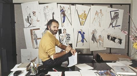 Quem foi Gianni Versace, estilista morto há 25 anos no auge da 